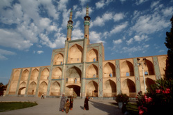 Expeditionen - Erlebnisreisen - Reisen mit Expeditions- und Erlebnisreise-Charakter - Iran - Bogen-Architektur