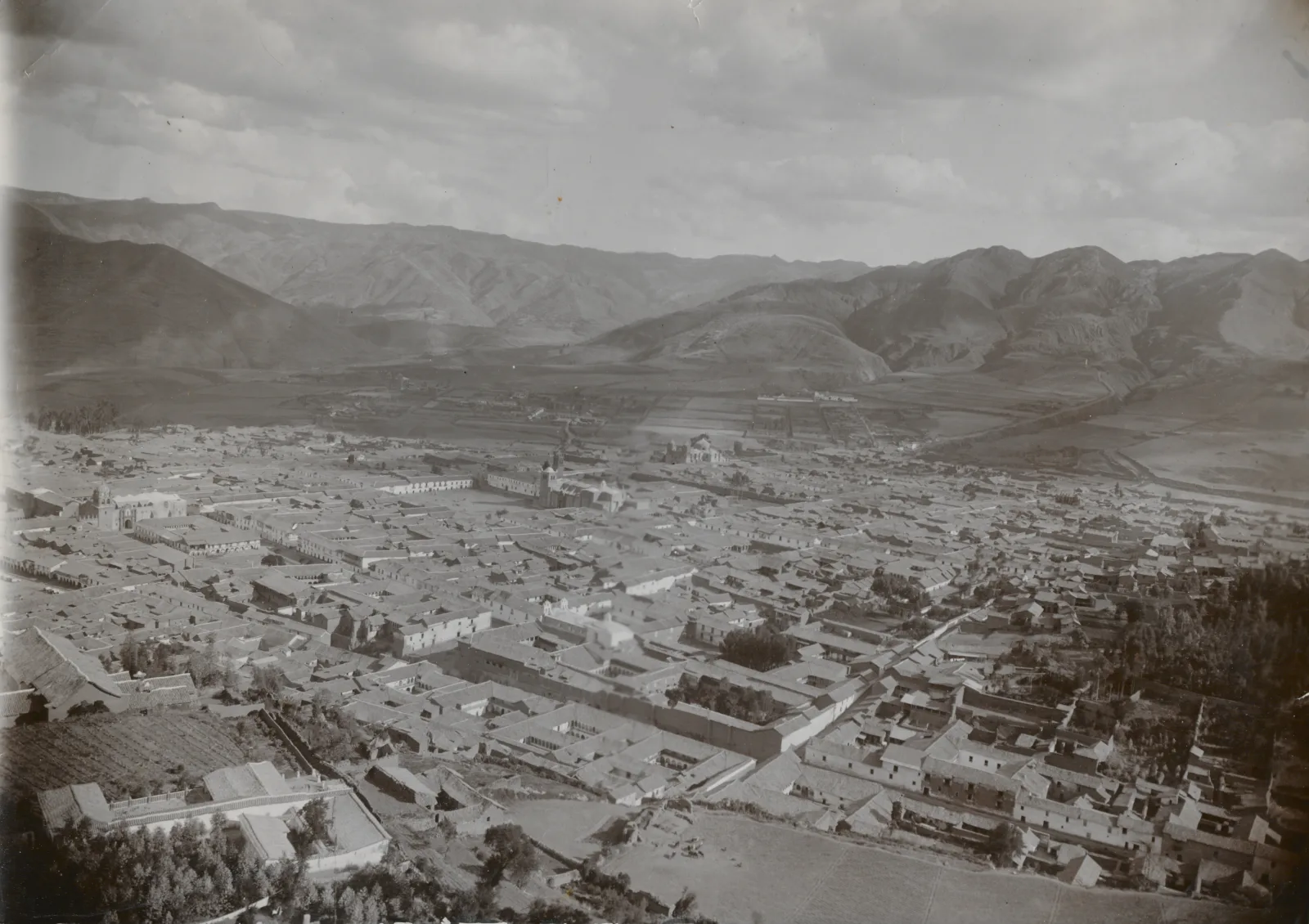 Panorama von Cusco um 1900 mit Tal und Gebirgsrahmen, historische Fotografie