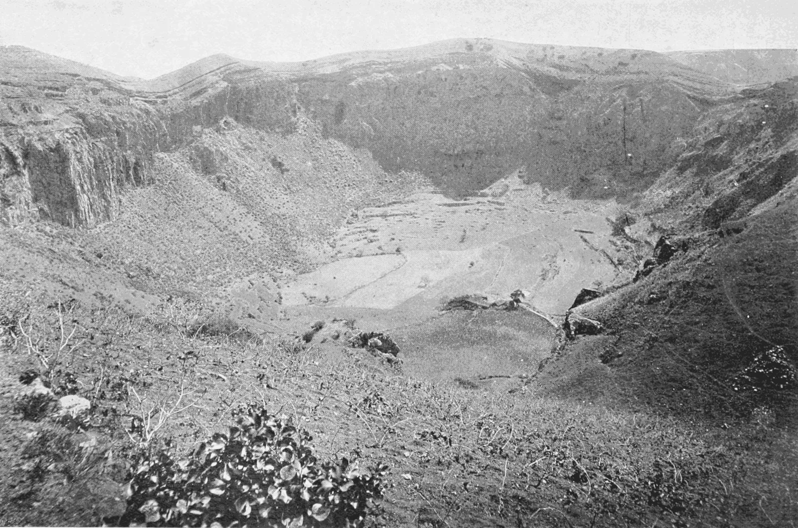 Kupferstich der Caldera de Bandama mit vulkanischer Berglandschaft