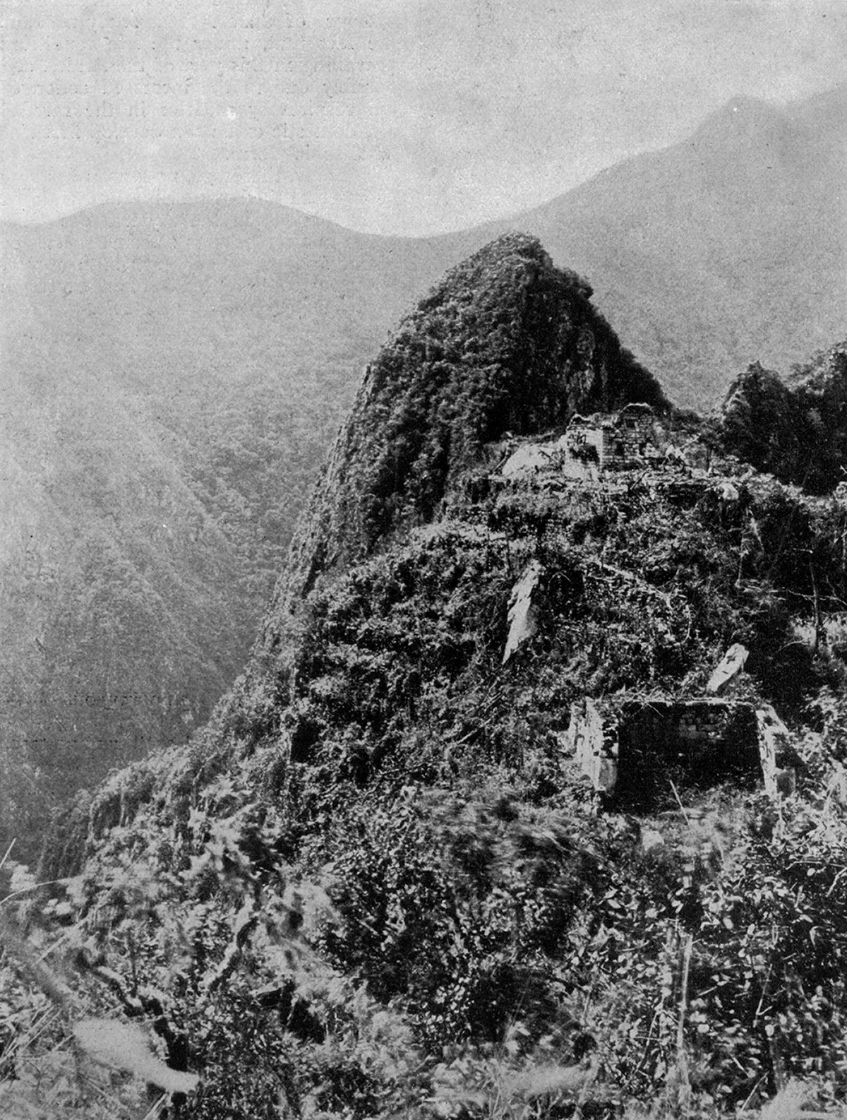 Teilansicht von Machu Picchu mit Terrassen und der Urubamba-Schlucht, historische Fotografie von 1911