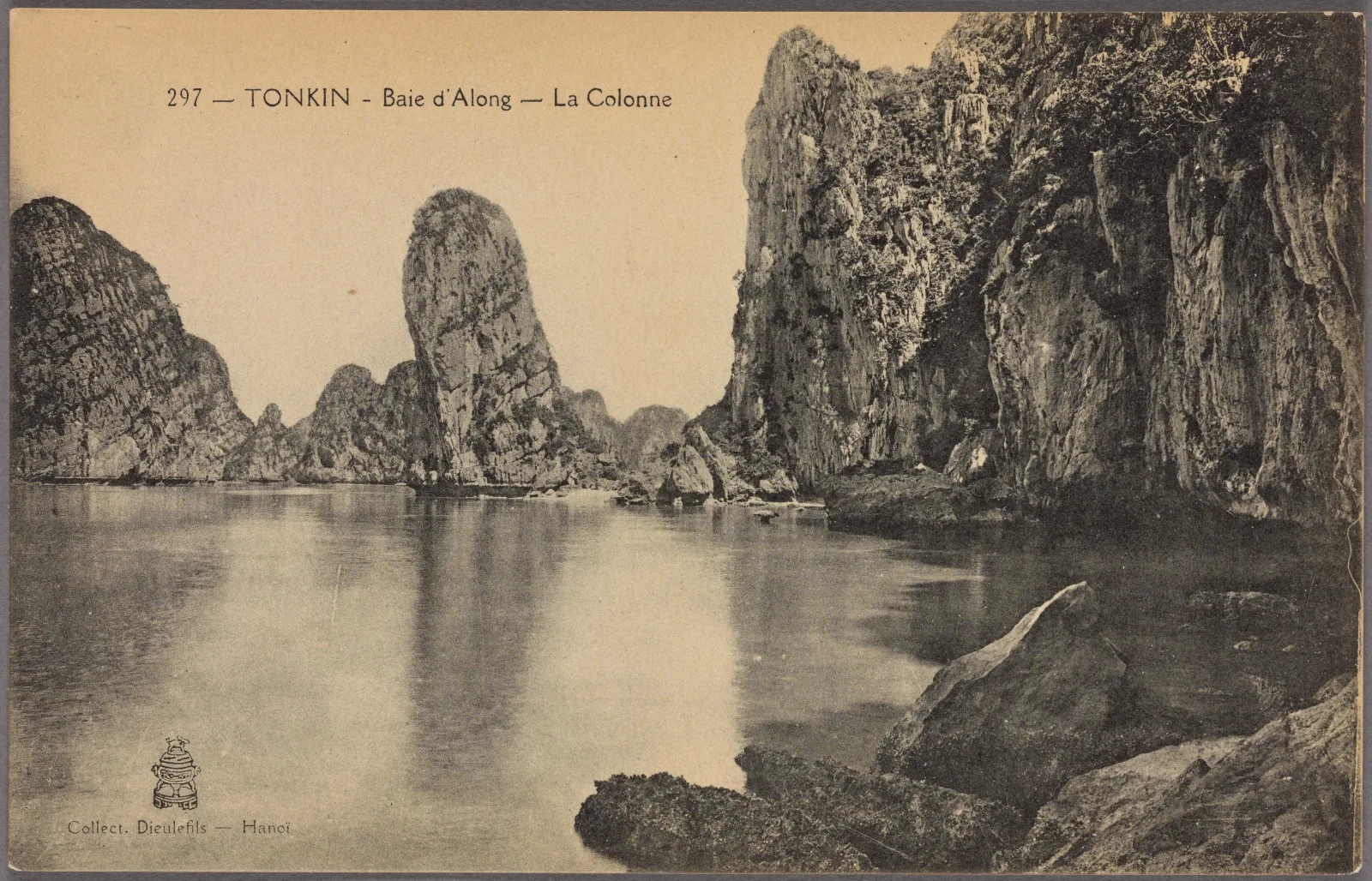 Der einsame Felsen La Colonne in der Bucht von Along, Aufnahme um 1900