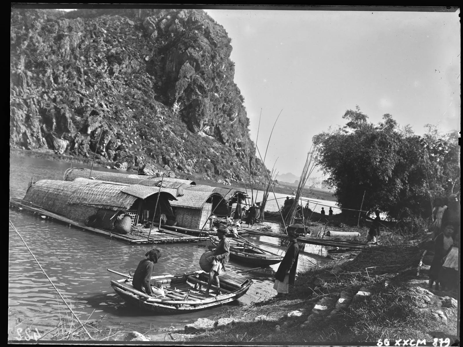 Sampans auf dem Fluss von Phu Nho Quan in Tonkin, historische Fotografie