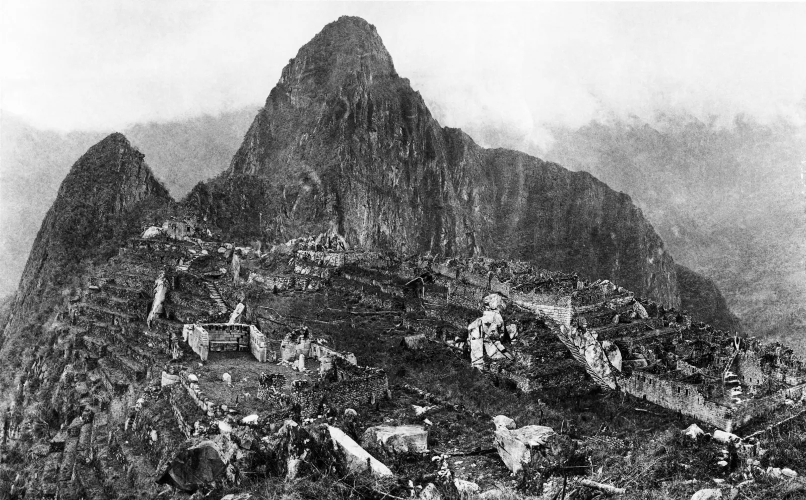 Panorama der Zitadelle von Machu Picchu nach den Säuberungsarbeiten der Expedition, historische Fotografie